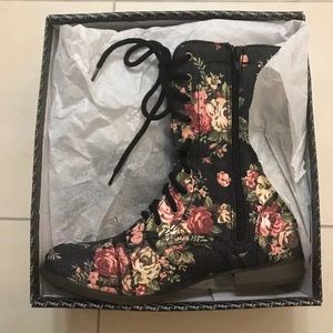 Aéropostale Floral Boots